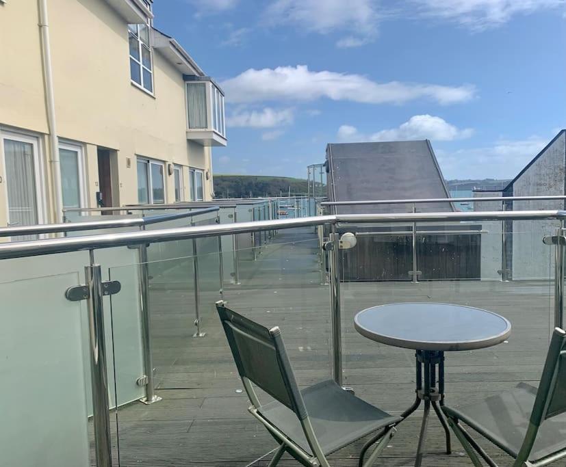 Waterside Apartment, Falmouth, Vi-spring King Bed, Gated Parking Apartment Falmouth